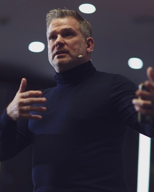 Tim+Bradshaw+Headshot (1) - 300