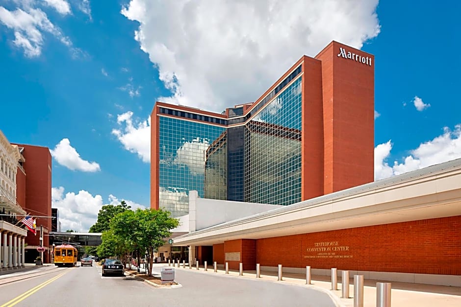 wi-indwi-indwi-exterior--21694-07934_Wide-Hor